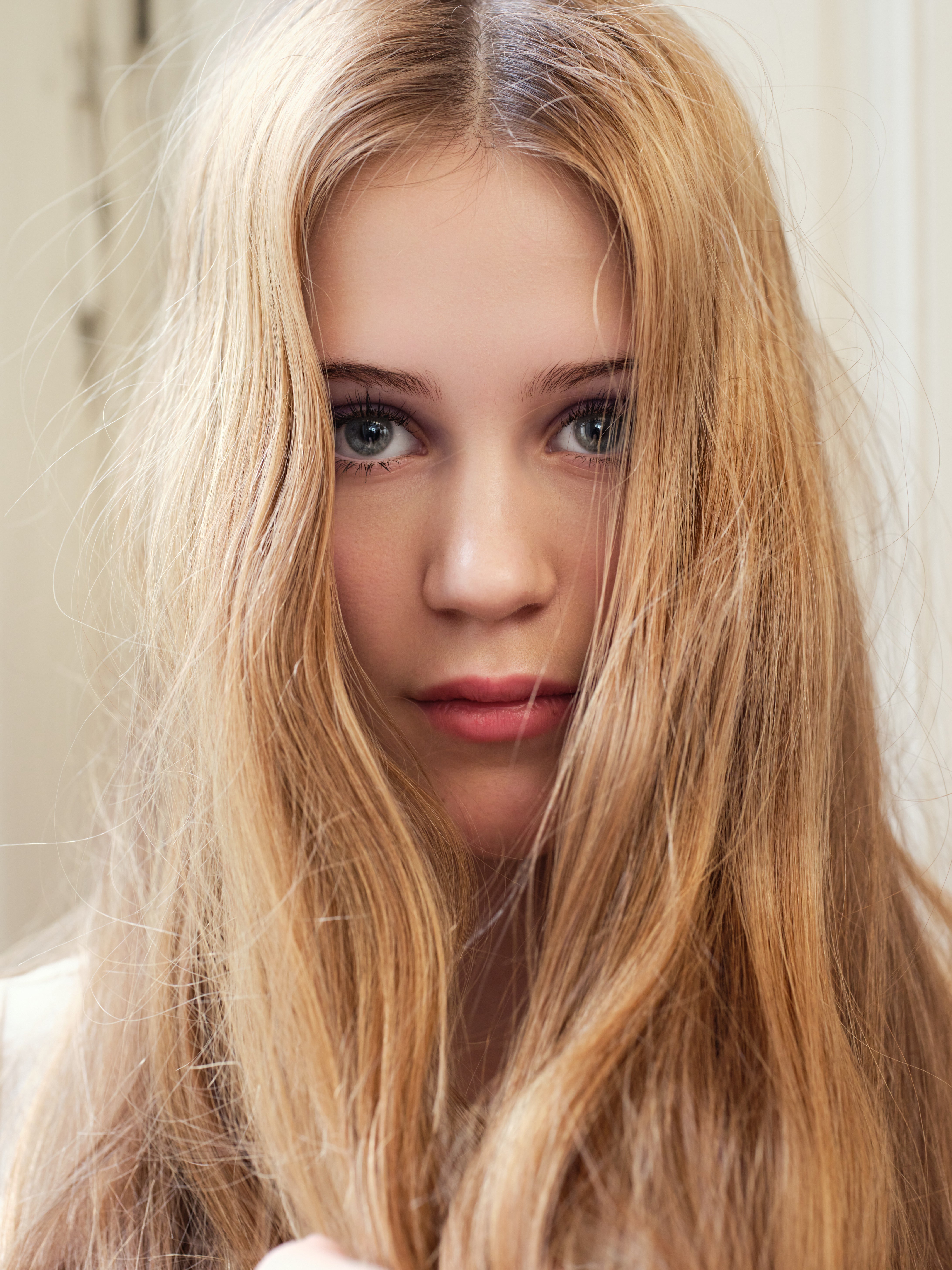 Comment donner plus de densité à ses cheveux : astuces simples et naturelles